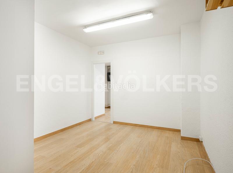 Foto ecbde3e0-8341-40d0-830e-56431eb9fead. Oficina amb calefacció a Vila de Gràcia Barcelona