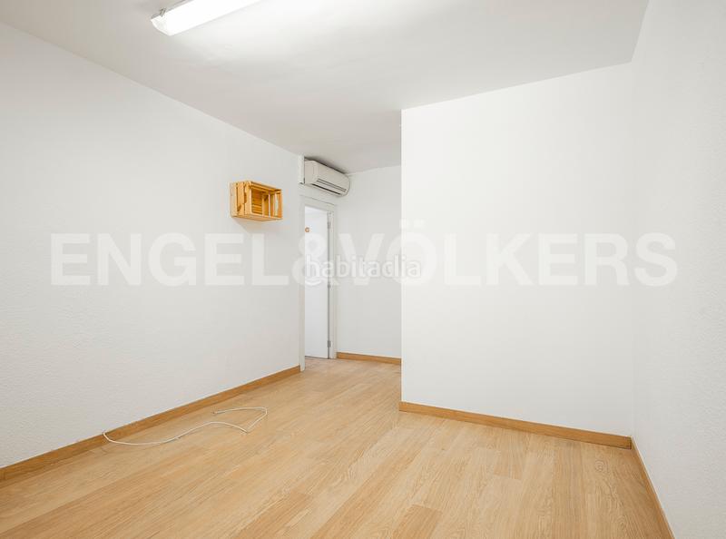 Foto f341db0d-4fd1-4a44-8c2f-7cd358c2a7e6. Oficina amb calefacció a Vila de Gràcia Barcelona