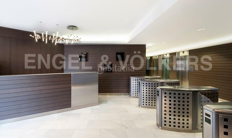 Foto 10404afd-68b0-4985-8c93-d9beb341479f. Alquiler oficina edificio corporativo en m cristina en Barcelona