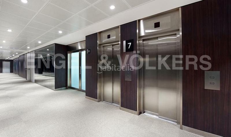 Foto ff250e2f-081e-4e8d-b63e-43a246f77c8c. Alquiler oficina edificio corporativo en m cristina en Barcelona