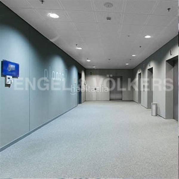 Foto 7b5235e2-4825-41b3-b697-bd1eebe2e1e8. Location bureau avec chauffage parking dans Porta Barcelona