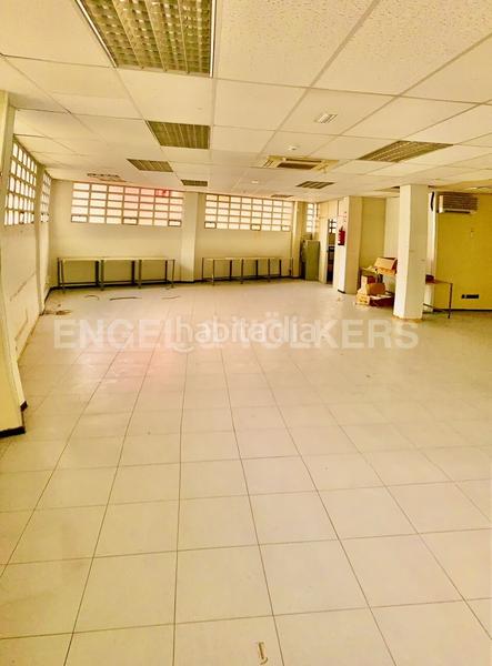 Foto 4dad74b1-55cc-4b2e-9e92-bb332854a2cd. Lloguer local comercial a Centre Rubí