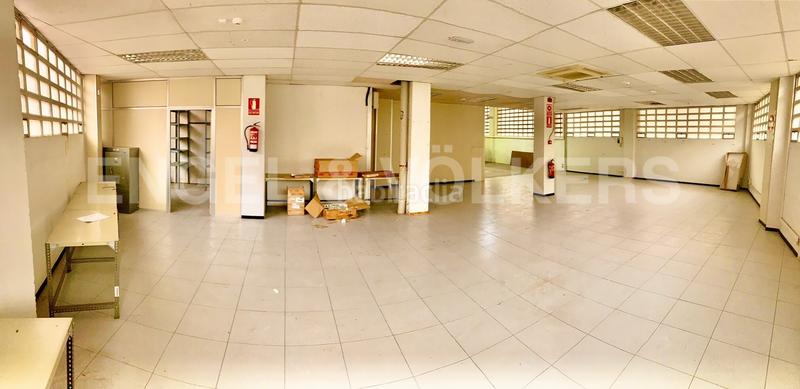 Foto d705a9fe-e33c-4d8e-a6cc-f5e3d3b3d0bc. Lloguer local comercial a Centre Rubí