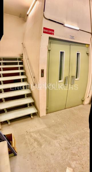 Foto d3517231-4577-461d-942e-a606aac837e7. Location local commercial dans Centre Rubí