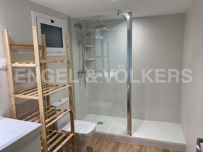 Foto 4fcec4f3-ebf0-4f53-9bd5-d60e5e39a590. Local comercial a Raval Barcelona