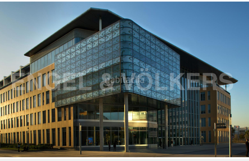 Foto 76aa5761-5c86-43bf-a4cb-b4f06947d50c. Alquiler oficina  en alquiler en Centre Cornellà de Llobregat