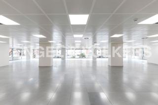 Rent Office space in Barri de les Corts. Alquiler de oficina cerca del cc lilla diagonal y maria cristina
