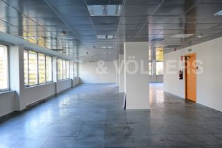 Lloguer Oficina a Barri de les Corts. Oficina con parking