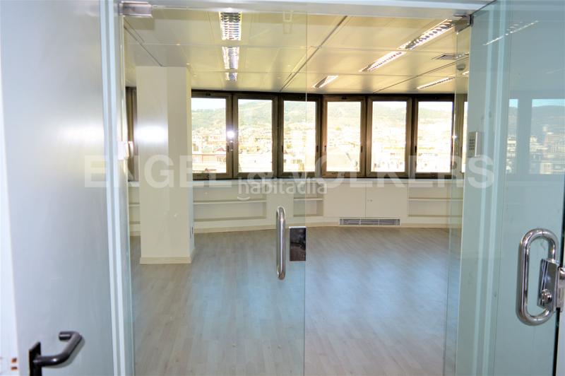 Foto 36e5a002-4e8a-4f78-be15-2207aa966604. Location bureau avec parking dans Barri de les Corts Barcelona