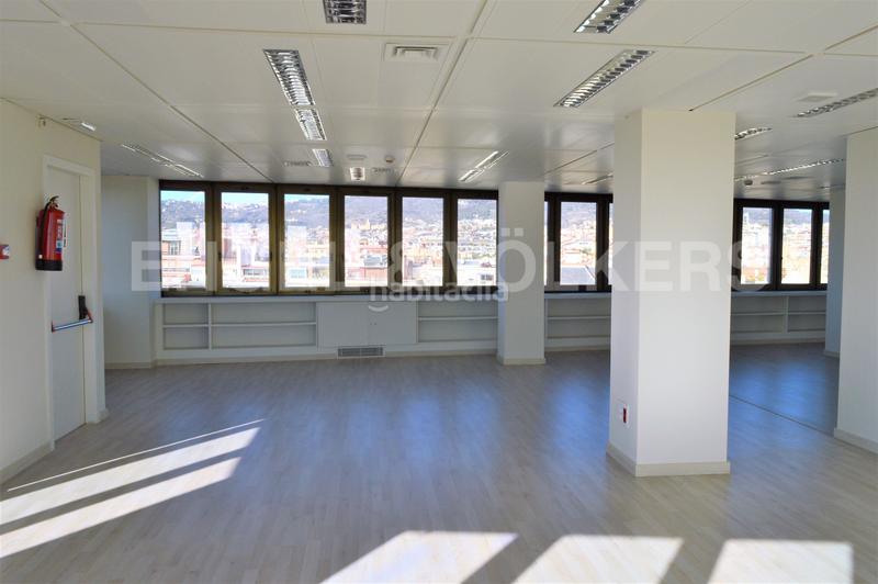 Foto f3b012f7-2a3b-4ba7-9951-bda3f3c84a4a. Miete büro mit parking in Barri de les Corts Barcelona