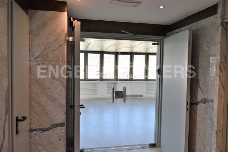 Foto 31f3597b-ec92-44ae-b3cd-dd0195eeb64e. Rent office space with parking in Barri de les Corts Barcelona