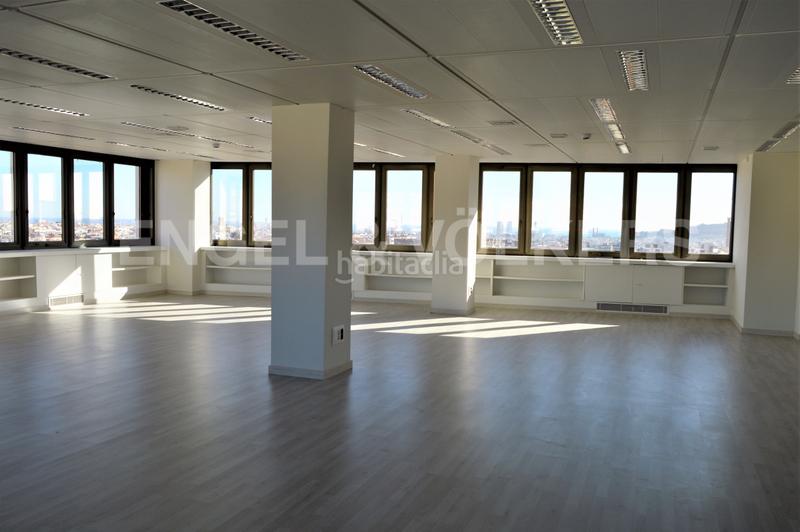 Foto 3ea65c3b-a668-4830-b39c-64dcacb1ce36. Rent office space with parking in Barri de les Corts Barcelona
