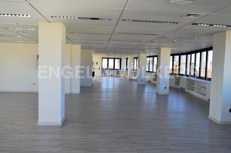 Foto 6abf5570-1d4e-4b9e-b6cc-988fdc55d042. Rent office space with parking in Barri de les Corts Barcelona