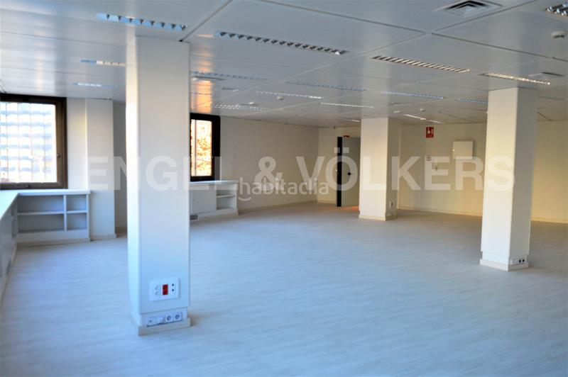 Foto 8e23efa6-a40d-4a6b-8e65-8dd5387c71ee. Miete büro mit parking in Barri de les Corts Barcelona