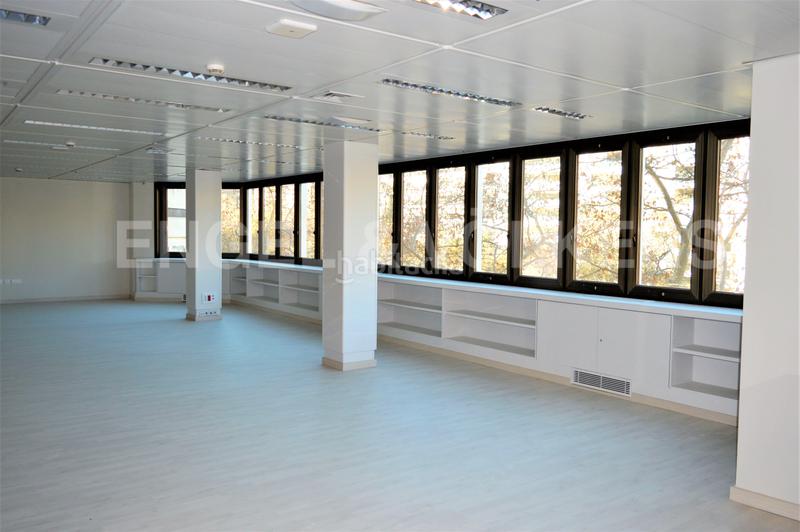 Foto 34f0ce48-a141-4f3d-9531-2884062be1f1. Rent office space with parking in Barri de les Corts Barcelona