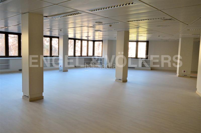 Foto e29b2eee-63cd-40f0-bc6c-442aee853177. Rent office space with parking in Barri de les Corts Barcelona