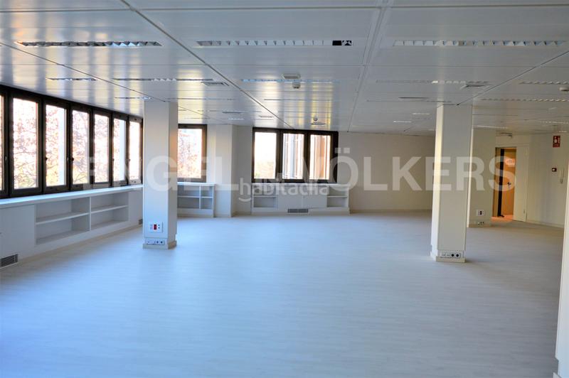 Foto f3759d64-a127-4a90-bb4c-7083efa058b9. Rent office space with parking in Barri de les Corts Barcelona