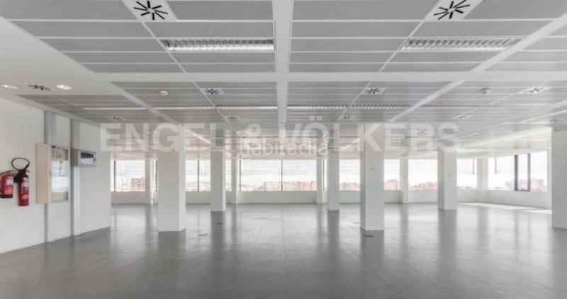 Foto b4aa8436-01b1-4c5e-8da4-a92330029c81. Lloguer oficina amb aparcament a El Pedró Cornellà de Llobregat