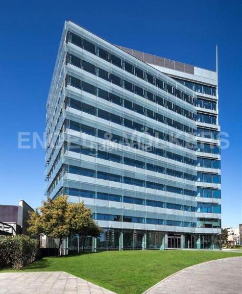 Foto 3dc84543-41b3-45d4-b8c3-249247d0210f. Rent office space with parking in El Pedró Cornellà de Llobregat