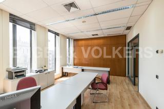 Oficina a Dreta de l´Eixample. Oficinas con techos altos muy luminosas en pleno centro
