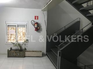 Edifici a Raval. Edificio de uso comercial en venta en el raval