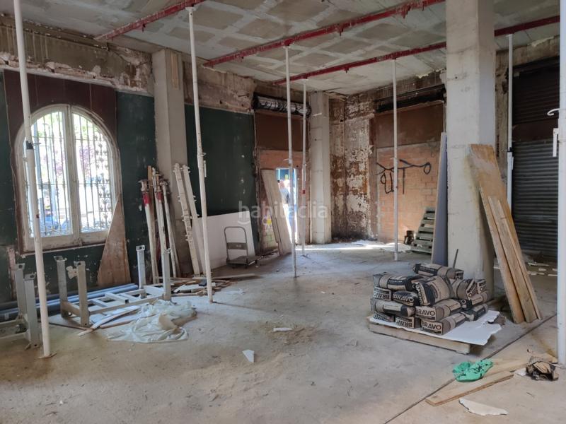 Foto 7a2e96a5-0edc-4ae7-b964-f512d3f39710. Alquiler local comercial  ubicado en edificio con fachada modernista en Barcelona