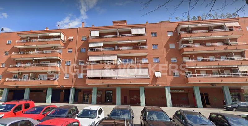 Foto 8d772594-f252-46c3-ac81-a56ff09b2675. Alquiler local comercial  disponible en Badalona