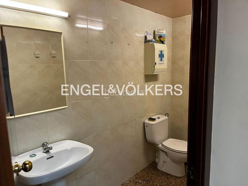 Foto fd4fd668-ce49-49b7-bd70-ff3e736bda63. Alquiler local comercial  disponible en Badalona