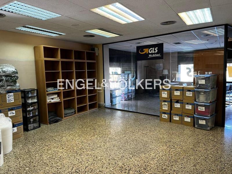 Foto 4d13cbf8-2d61-41e0-bae8-cb3f45880499. Location local commercial avec chauffage dans Gorg Badalona
