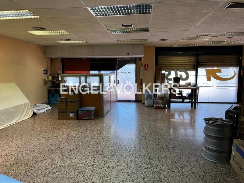 Foto fd82721b-32ed-4159-96de-1e47d399c966. Rent business premise with heating in Gorg Badalona