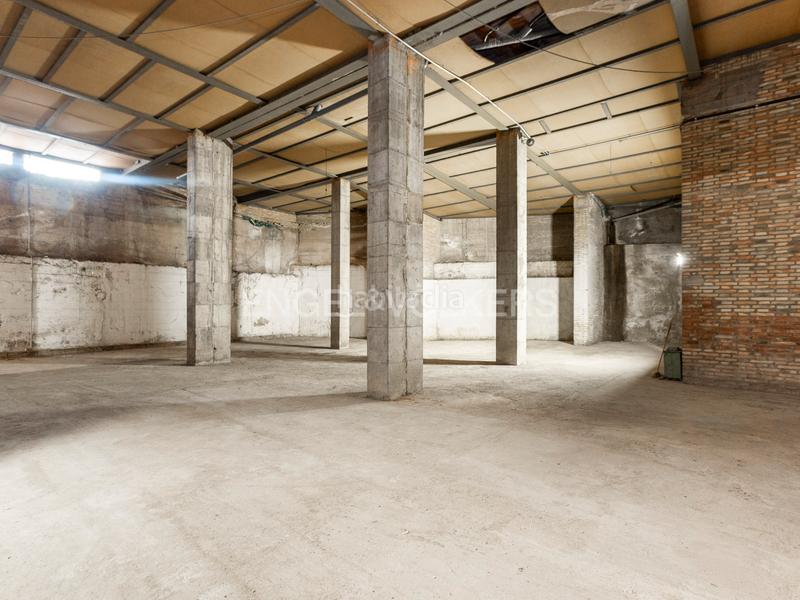 Foto 2191737a-df82-4b03-b00b-2a5324e3f528. Local comercial se vende gran local de 2.372 m2 en Manresa