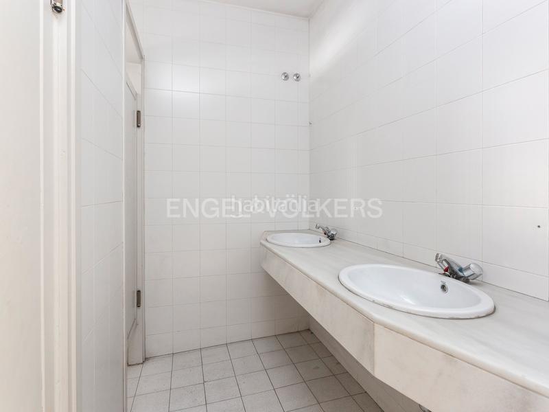 Foto 30f668bf-3727-47f0-8eeb-242d905c4bc5. Local comercial se vende gran local de 2.372 m2 en Manresa