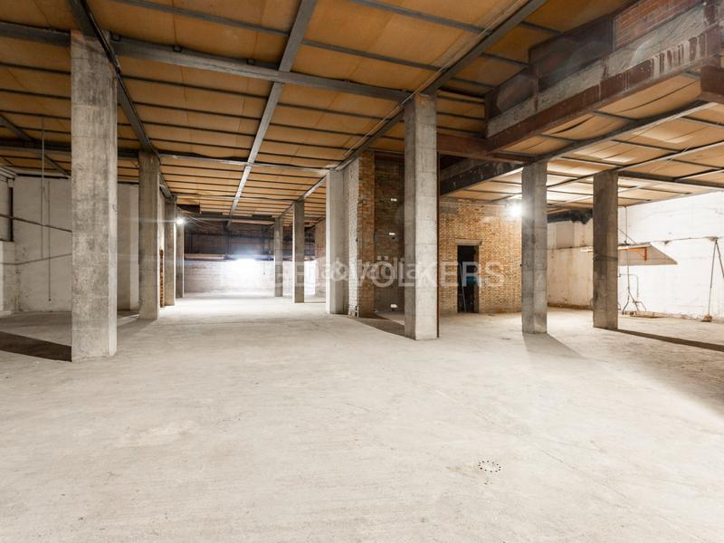 Foto 35b98d6e-0433-4547-a755-740fcd989204. Local comercial se vende gran local de 2.372 m2 en Manresa