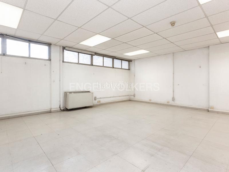 Foto 4149d3fc-8e34-4a14-ae72-fcf5133ae804. Local comercial se vende gran local de 2.372 m2 en Manresa