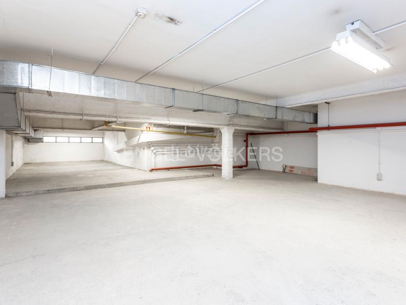 Foto 8b218735-4265-4b05-8149-82071d4c9314. Local comercial se vende gran local de 2.372 m2 en Manresa