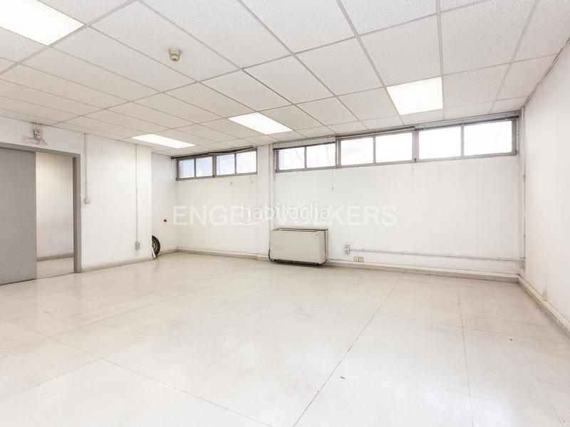 Foto 9530fdc9-dc18-4498-9138-21f225ccc1e3. Local comercial se vende gran local de 2.372 m2 en Manresa