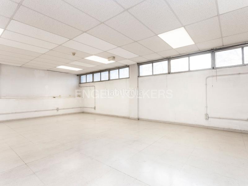 Foto a22f5008-13c2-4554-8a9c-1828428e1931. Local comercial se vende gran local de 2.372 m2 en Manresa