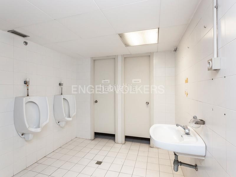 Foto a39a634a-7ff8-4925-bd24-cd82e8908413. Local comercial se vende gran local de 2.372 m2 en Manresa