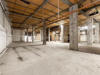 Local Comercial a Carretera de Vic - Remei. Se vende gran local de 2.372 m2 en manresa