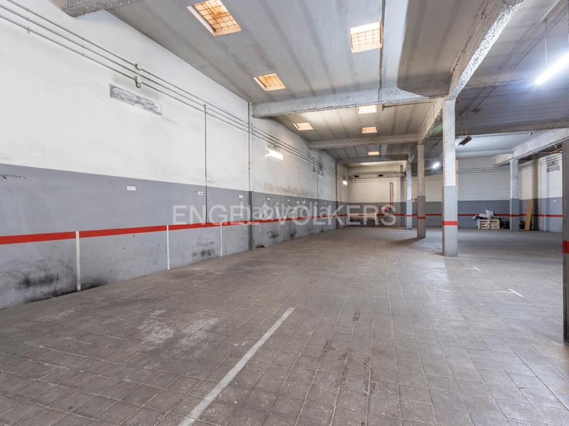 Foto ba7c3e67-ec12-4c2f-864d-1a68d1d7bd9e. Local comercial se vende gran local de 2.372 m2 en Manresa