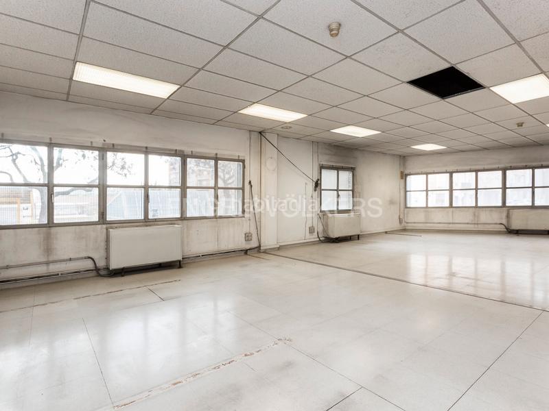 Foto f4f78df3-ea9d-465d-a9f8-cc4134fda2c5. Local comercial se vende gran local de 2.372 m2 en Manresa