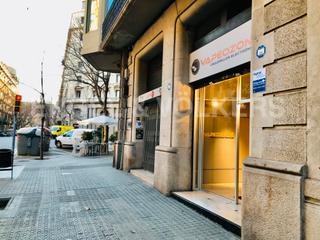 Local commercial à Dreta de l´Eixample. Ausias marchamplio local en venta