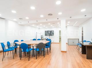 Office space in L´Antiga Esquerra de l´Eixample. Venta de gran oficina en francesc macià luminosa