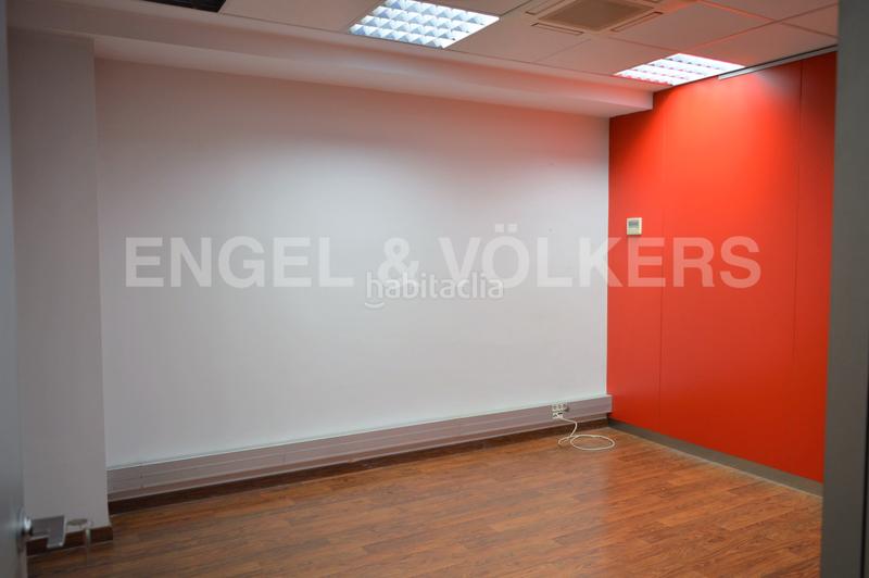 Foto 9f49f318-8892-474c-bcf0-010fdc028872. Lloguer oficina amb aparcament a La Bordeta Barcelona