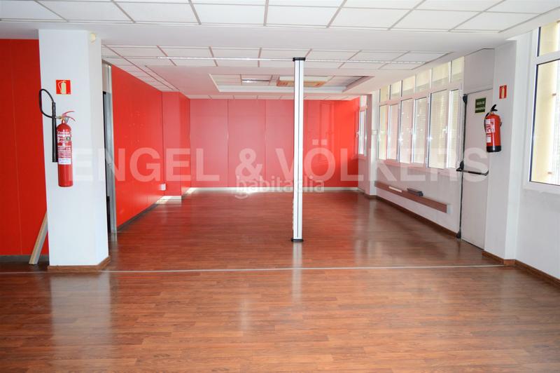 Foto ec33789a-e49e-4da2-b031-6bdda4a2a747. Lloguer oficina amb aparcament a La Bordeta Barcelona