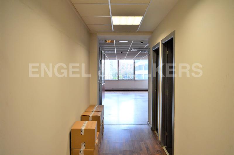 Foto b086e070-62c5-4f75-8192-0ff5d28114c3. Miete büro mit parking in La Bordeta Barcelona