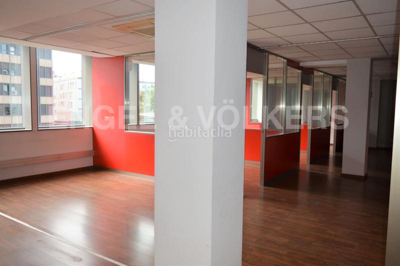 Foto c25a780f-1d89-4b03-b349-85cce0492c33. Miete büro mit parking in La Bordeta Barcelona