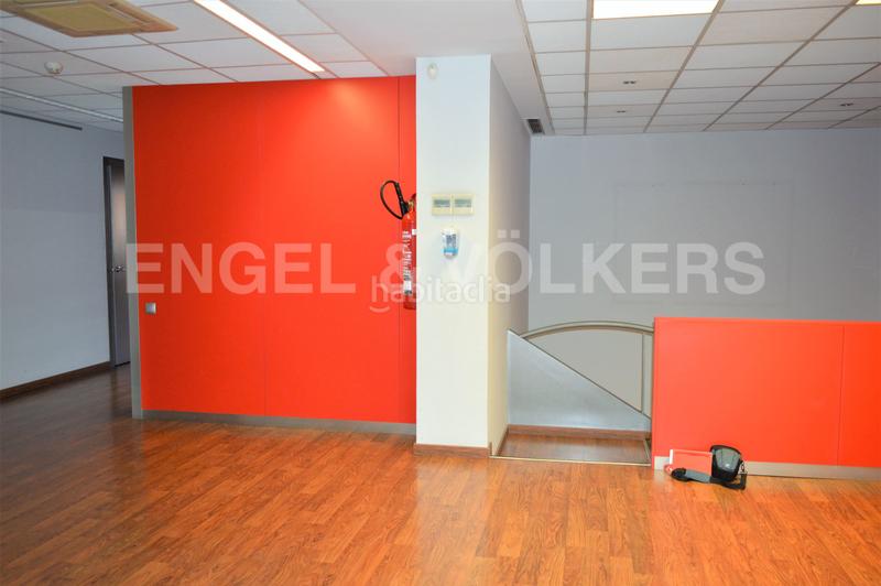 Foto 012432fd-c2f1-43eb-beb5-1af415f24e59. Rent office space with parking in La Bordeta Barcelona