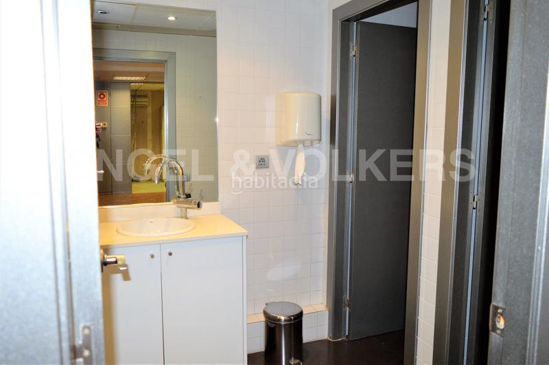 Foto 0987d2a6-70a6-4609-bcf0-967f3b40fc02. Rent office space with parking in La Bordeta Barcelona