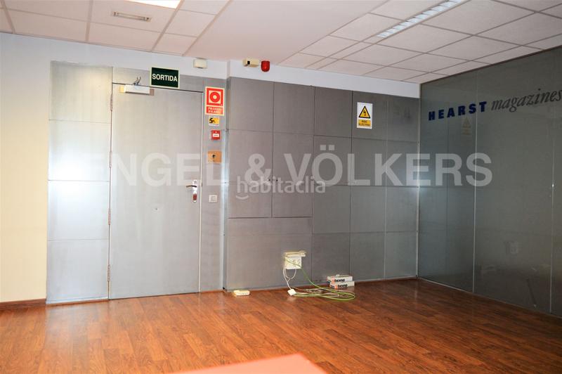 Foto 13321f9e-421b-4076-8aae-b8ae3f012dfe. Rent office space with parking in La Bordeta Barcelona